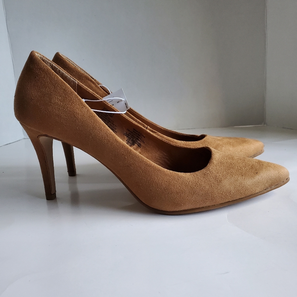 Old Navy Faux Suede Pointed Toe Pump, Tan, 9
